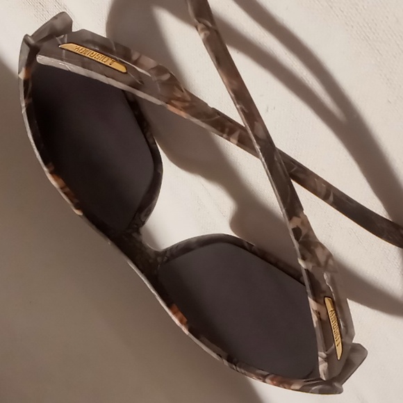 Mens camouflage blackened sun glasses with draw string bag . - Picture 2 of 11